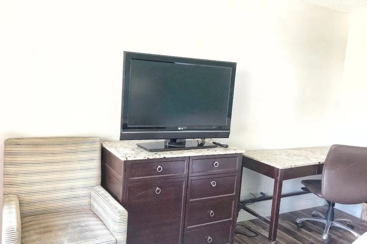 Room 3 of 9