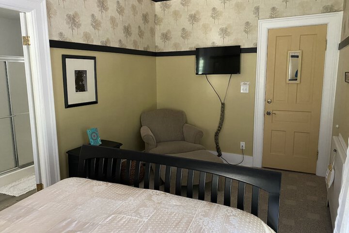 Room 4 of 65