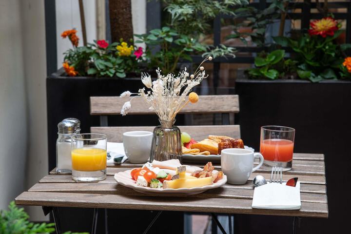 Breakfast/Coffee Service 46 of 54