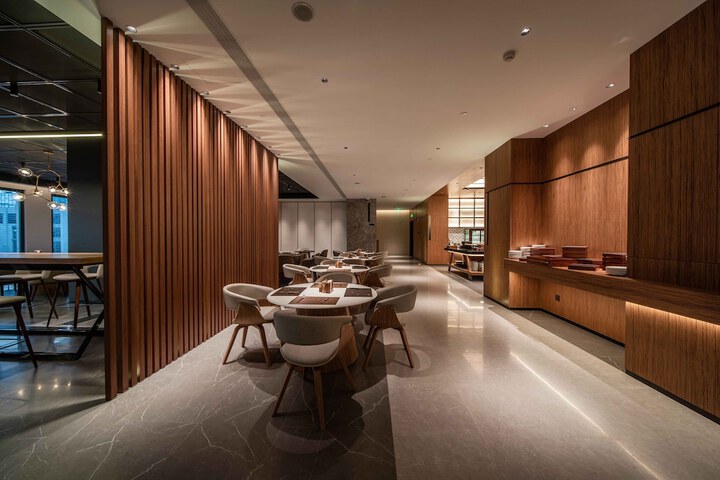 Dining 16 of 20