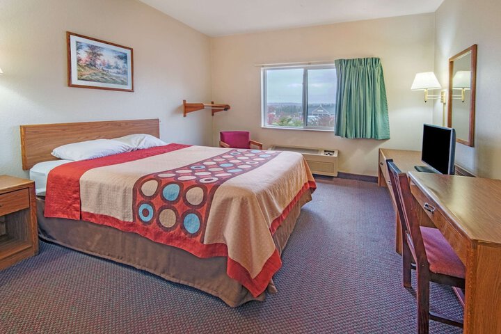 1 Queen Bed (9 of 24)
