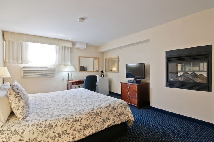1 King Bed (9 of 14)