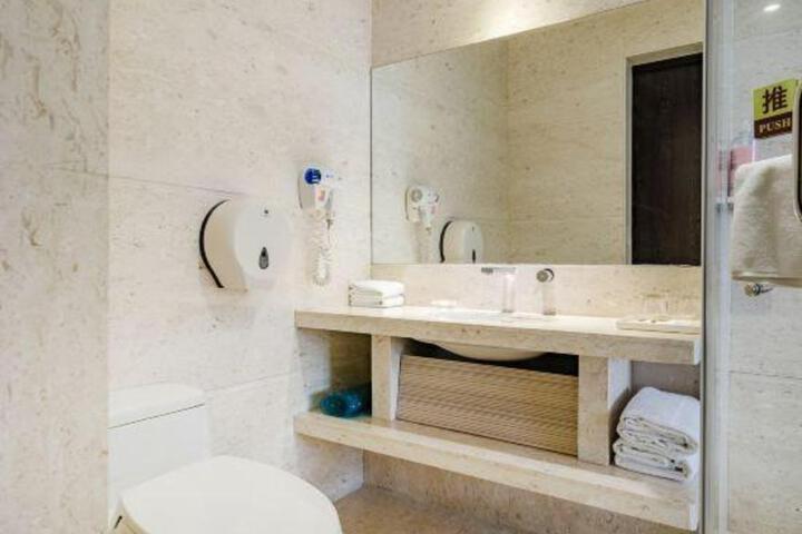 Letian Century City Hotel (Weihai Railway Station Hanlefang)