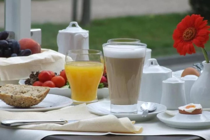 Breakfast/Coffee Service 29 of 40