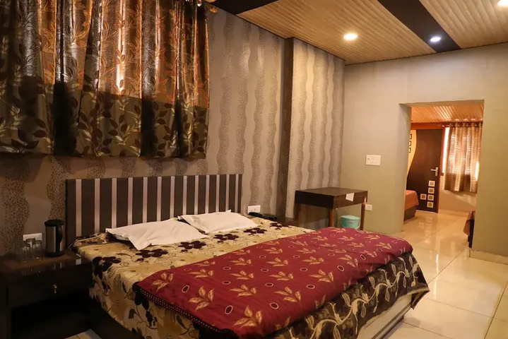 Room 4 of 15