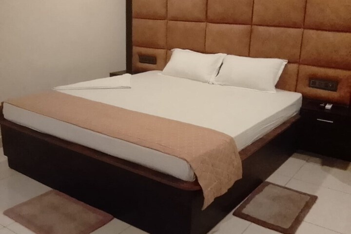 Room 10 of 24