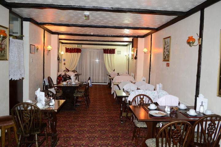 Dining 35 of 40
