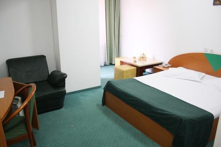 Room 10 of 29