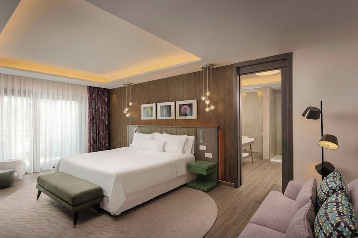 Room 25 of 162