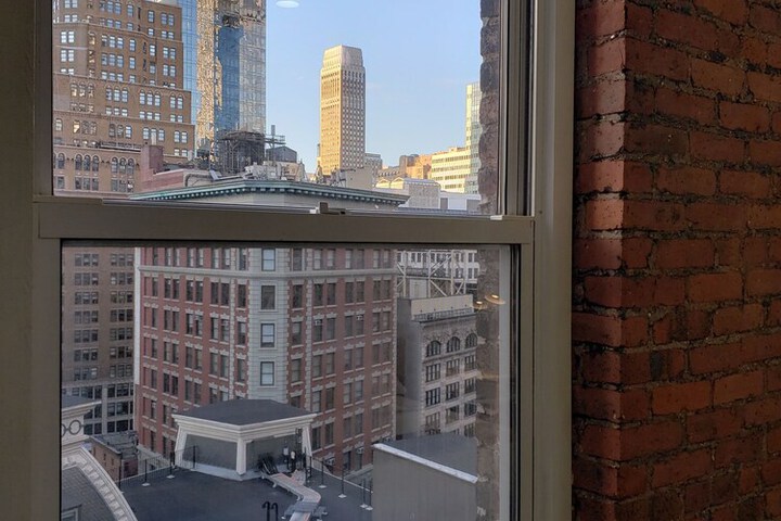 Room 25 of 48
