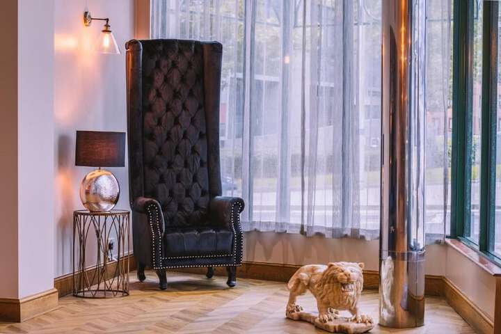 Entrance & Lobby