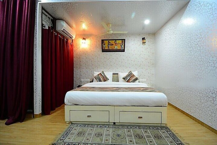 Room 4 of 15