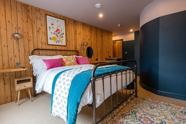 Room 3 of 75