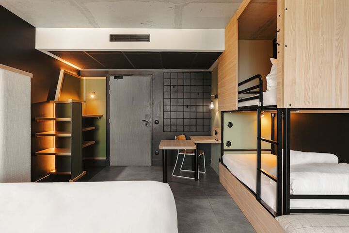 Room 30 of 118