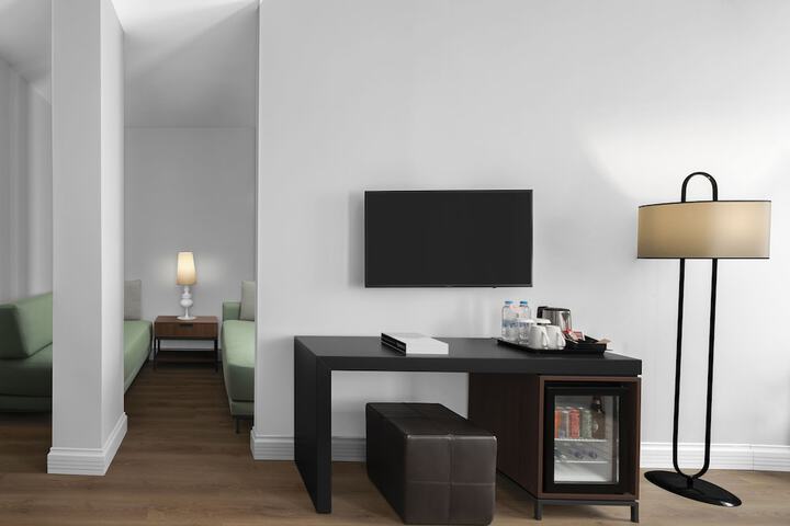 Room 12 of 79