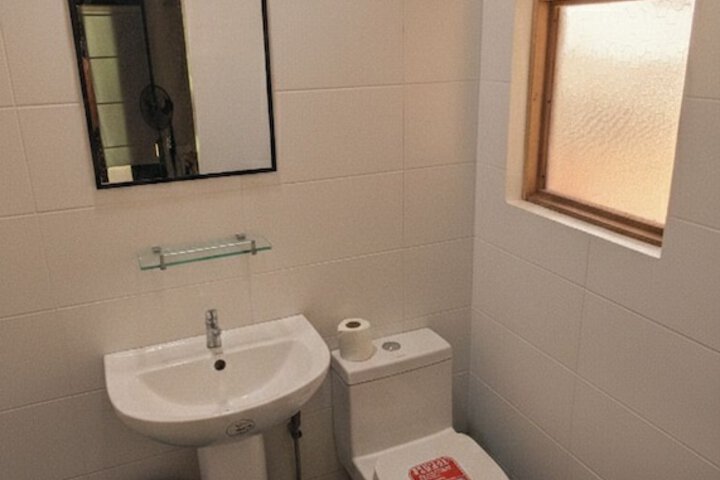 Room 12 of 32