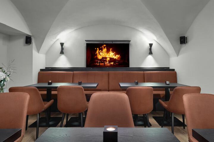 Lounge 63 of 74