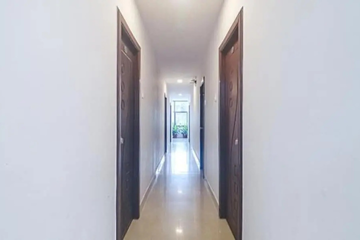 Room 11 of 16
