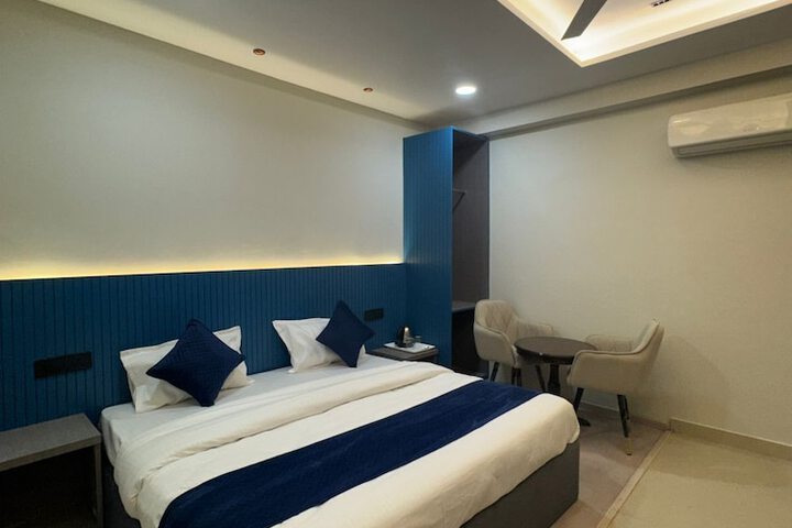 Room 10 of 26