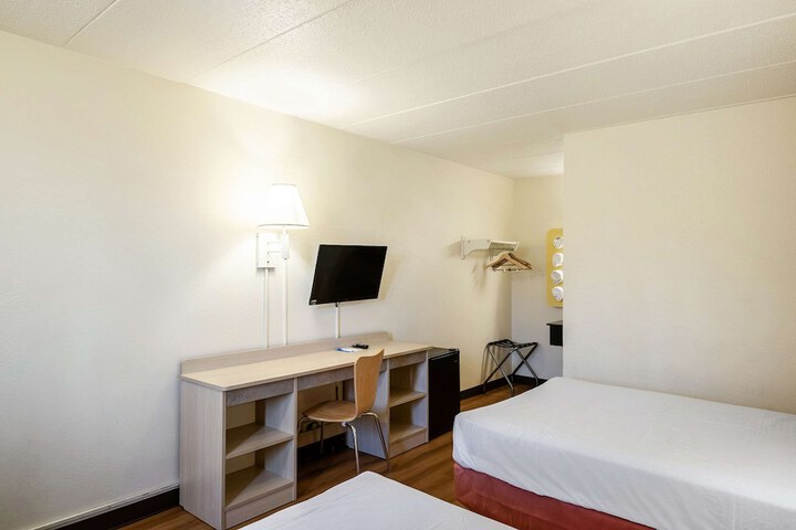 2 Double Beds (6 of 12)