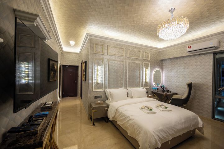 Room 14 of 36