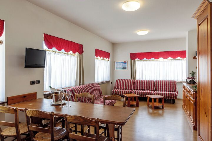 Room 8 of 50