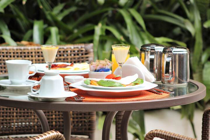 Breakfast/Coffee Service 75 of 105