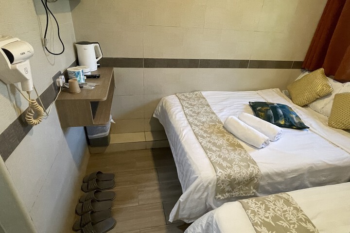 Room 127 of 195