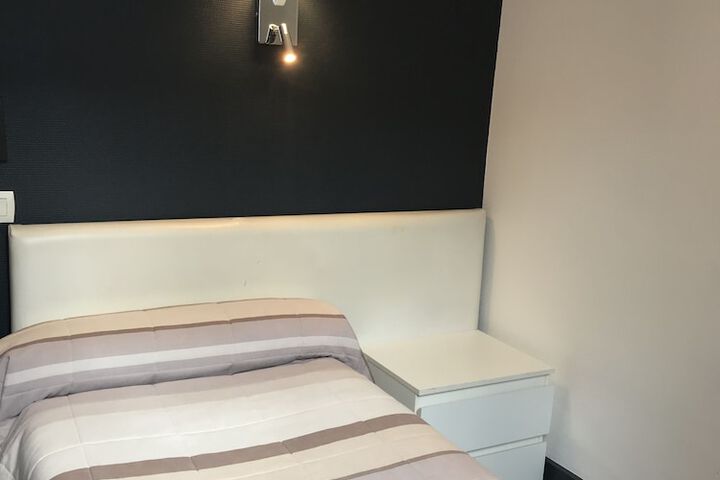 Room 16 of 40