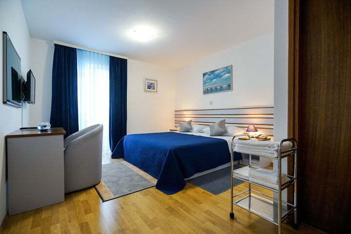 Room 4 of 52
