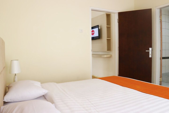 Room 8 of 122