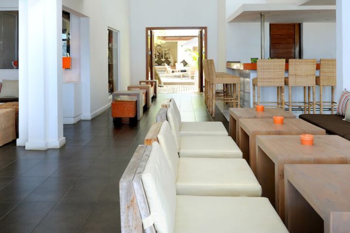 Lounge 67 of 97