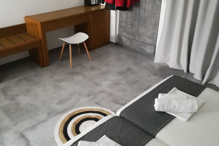 Room 6 of 35