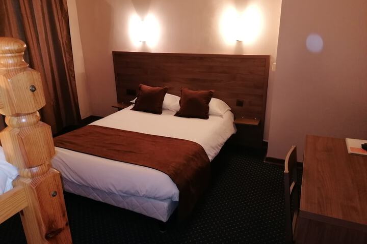 Room 4 of 27