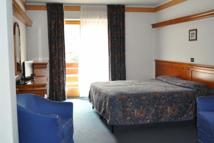 Room 11 of 51
