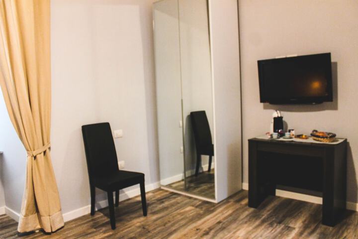 Room 9 of 11