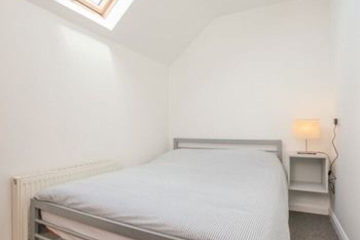 Room 6 of 16