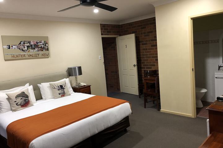 Room 3 of 103