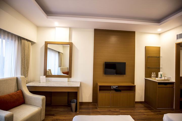 Room 11 of 32