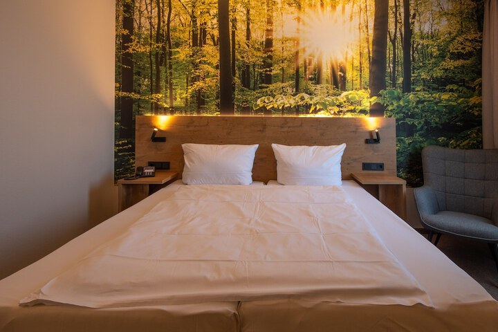 Room 10 of 28