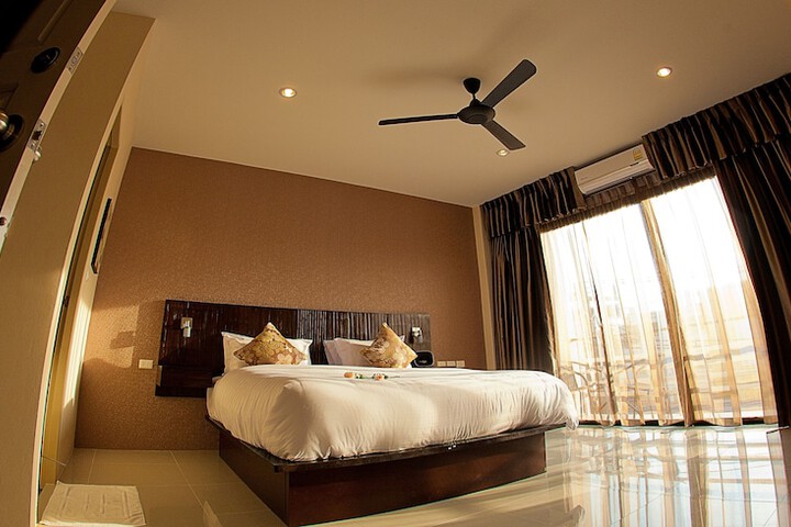 Room 3 of 40