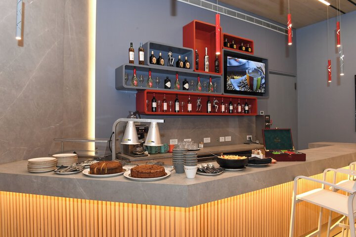 Breakfast/Coffee Service 76 of 102