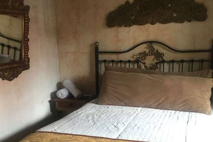Room 13 of 35