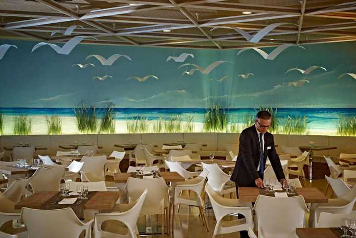 Dining 48 of 60