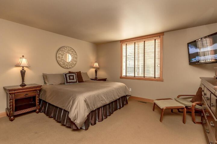 Room 4 of 32