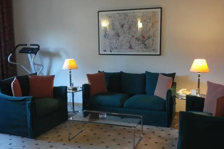 Room 6 of 7