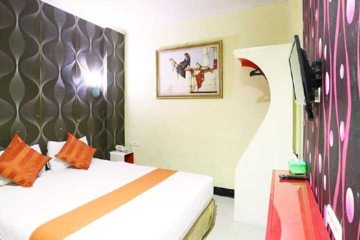 Room 6 of 32