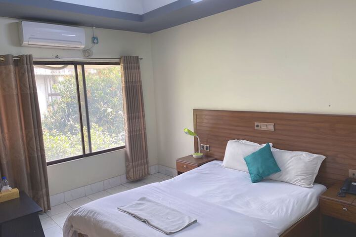 Room 5 of 15