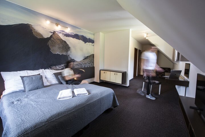 Room 2 of 50