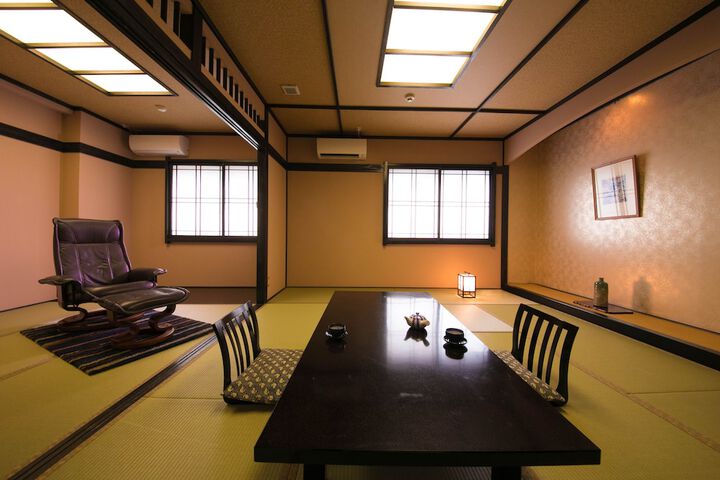 Room 8 of 53